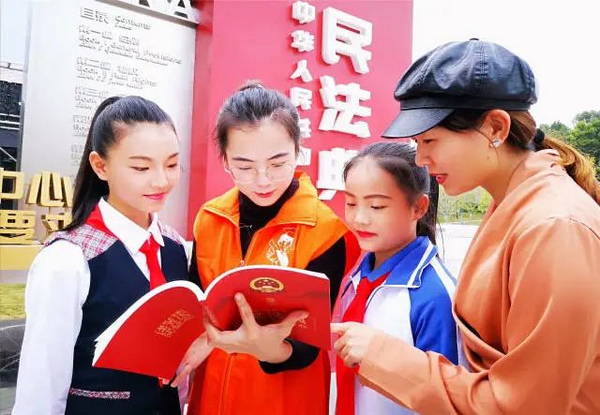 nEO_IMG_p1-广东迎来民法典学习宣传“法治春风” .jpg