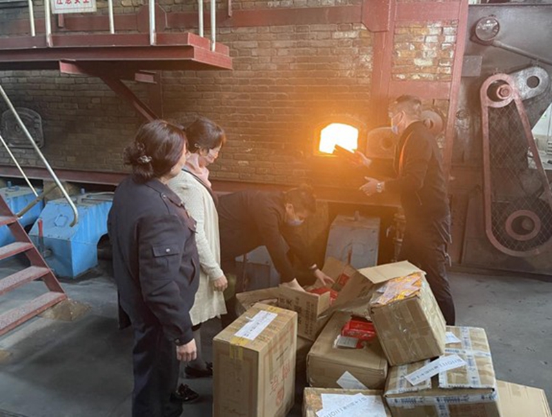 酒泉市瓜州县:公证助力假烟销毁 切实维护消费者权益3.jpg 酒泉市瓜州县:公证助力假烟销毁 切实维护消费者权益3.jpg