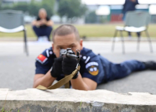 nEO_IMG_p6-身边的力量丨孙琦鹏:遇险不退让,事事冲在前 ! .jpg