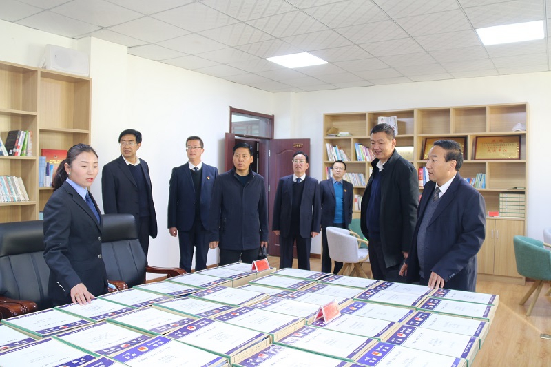 甘南藏族自治州人民政府调研组调研指导甘南州司法局司法行政工作3.jpg 甘南藏族自治州人民政府调研组调研指导甘南州司法局司法行政工作3.jpg