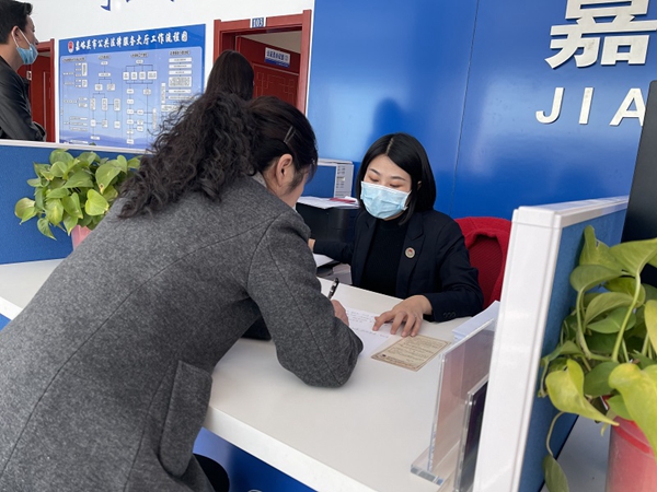 嘉峪关市公证处有力有序推进教育整顿为军人军属办证开辟绿色通道1.JPG 嘉峪关市公证处有力有序推进教育整顿为军人军属办证开辟绿色通道1.JPG
