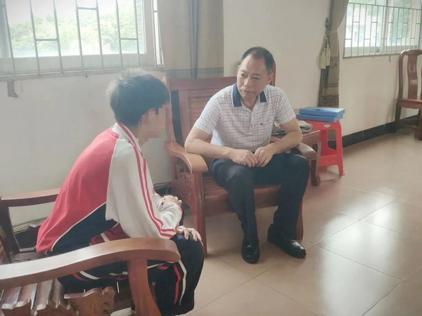 nEO_IMG_p2-身边的力量丨救人、救心&hellip;&hellip;他们在抢险救助中展现智慧与担当 .jpg