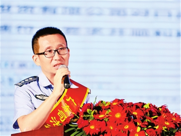 nEO_IMG_p1-身边的力量 _ 援鄂归来一周年，感受狱医周飞的别样人生.jpg