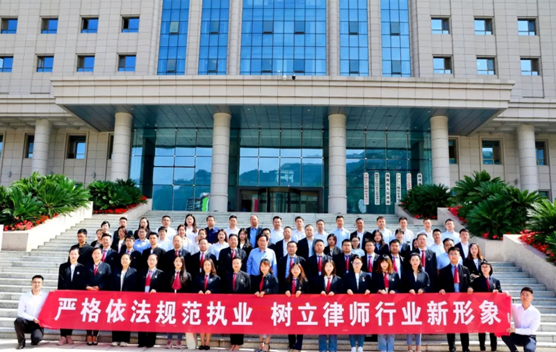 陇南市律师行业举行“严格依法规范执业,树立律师行业新形象”教育活动启动仪式1.png 陇南市律师行业举行“严格依法规范执业,树立律师行业新形象”教育活动启动仪式1.png