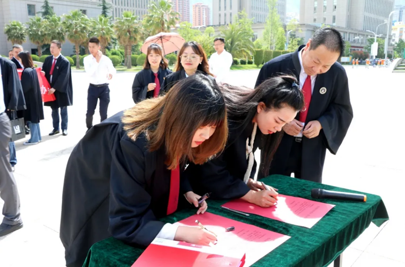 陇南市律师行业举行“严格依法规范执业,树立律师行业新形象”教育活动启动仪式4.png 陇南市律师行业举行“严格依法规范执业,树立律师行业新形象”教育活动启动仪式4.png