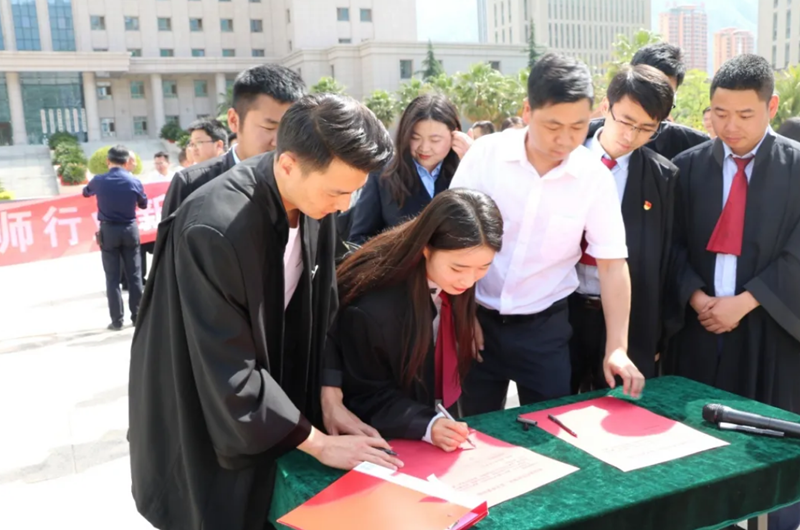 陇南市律师行业举行“严格依法规范执业,树立律师行业新形象”教育活动启动仪式2.png 陇南市律师行业举行“严格依法规范执业,树立律师行业新形象”教育活动启动仪式2.png
