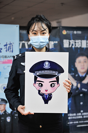 民警设计“反诈警宝”强化宣传效果