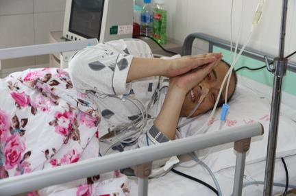 病痛中，坚强面对，绽放灿烂笑容