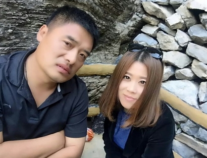 想当年，夫妻同游，留下幸福合影