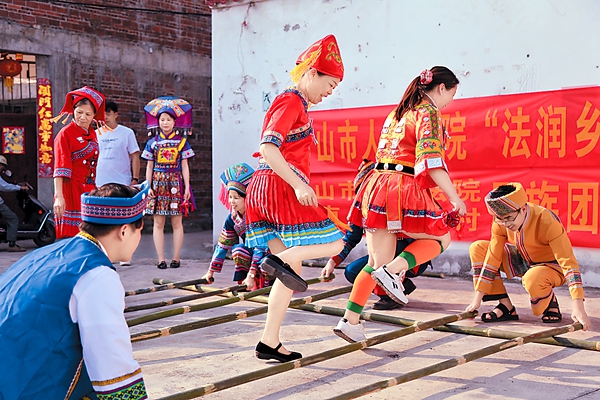 b4民族团结进步主题活动现场