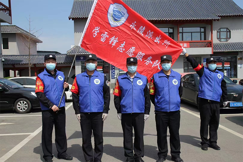 学雷锋志愿服务队整队奔赴抗疫一线