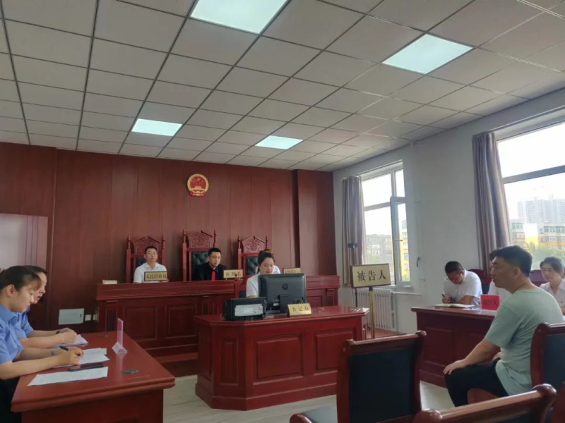 模拟庭审现场。