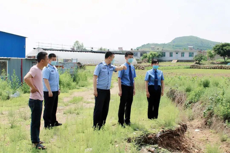 与公安机关对被污染地域进行现场勘察