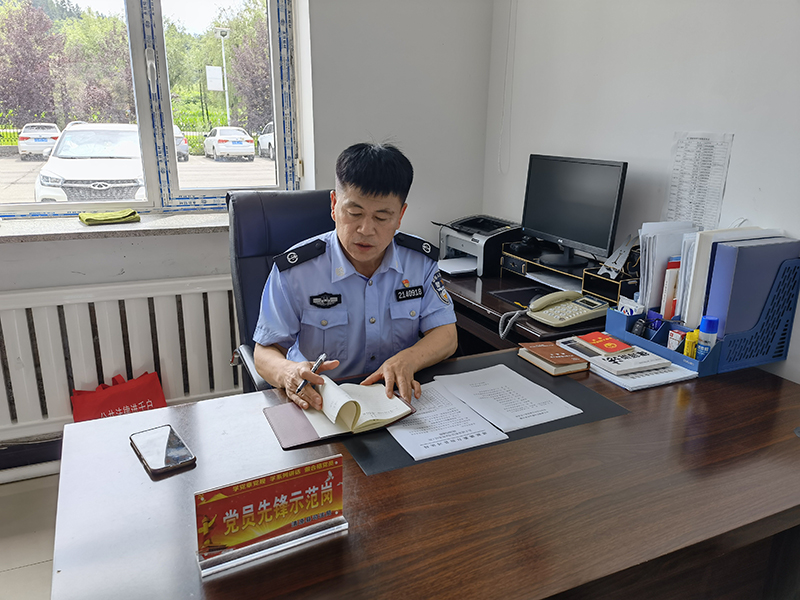 张献军在工作中