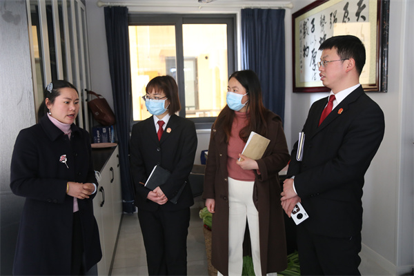 谢蓉到社区助力基层治理.jpg 谢蓉到社区助力基层治理.jpg