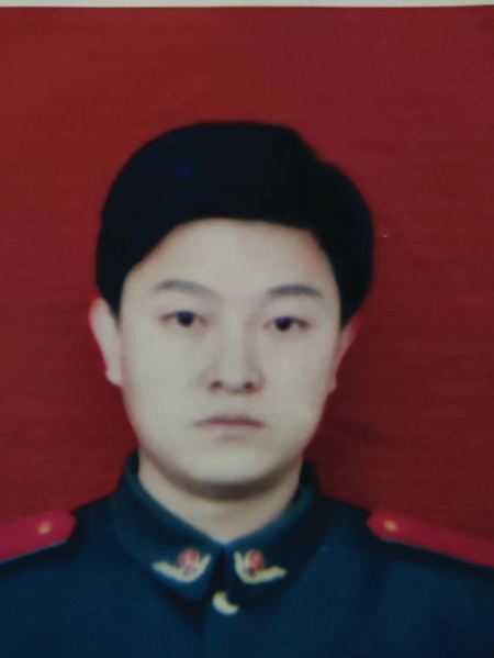 邢辉当兵时照片