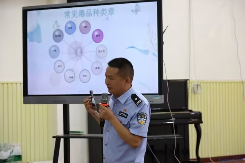 DB3C1D9C3C95692B580EAA064DE43279.jpg DB3C1D9C3C95692B580EAA064DE43279.jpg