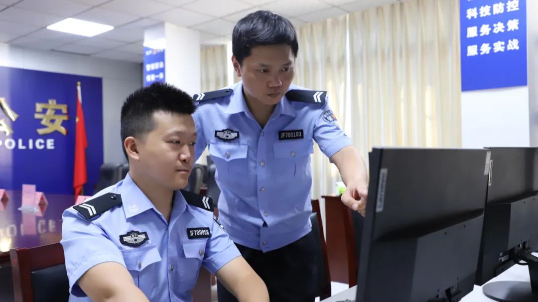 王智对待工作一丝不苟,在平凡岗位上精益求精.jpg 王智对待工作一丝不苟,在平凡岗位上精益求精.jpg