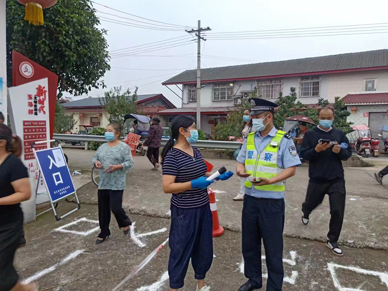 抗疫工作中的黎继.jpg 抗疫工作中的黎继.jpg