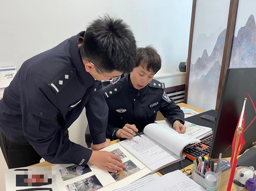 专案组民警研究案件卷宗