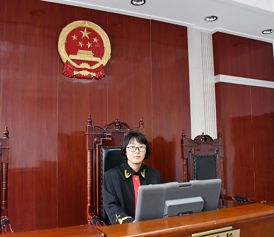 康平县法院民事审判庭副庭长李艳杰