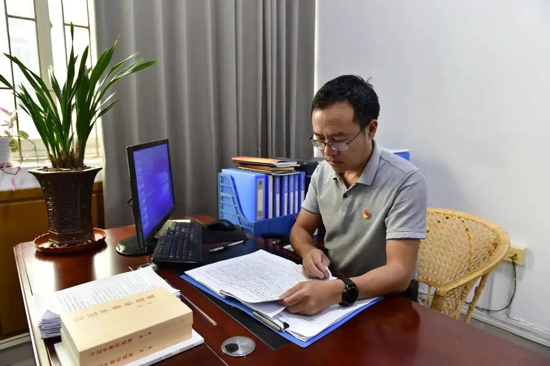 榜样丨红土地上的“螺丝钉”(10月12日发于省微) 榜样丨红土地上的“螺丝钉”(10月12日发于省微)