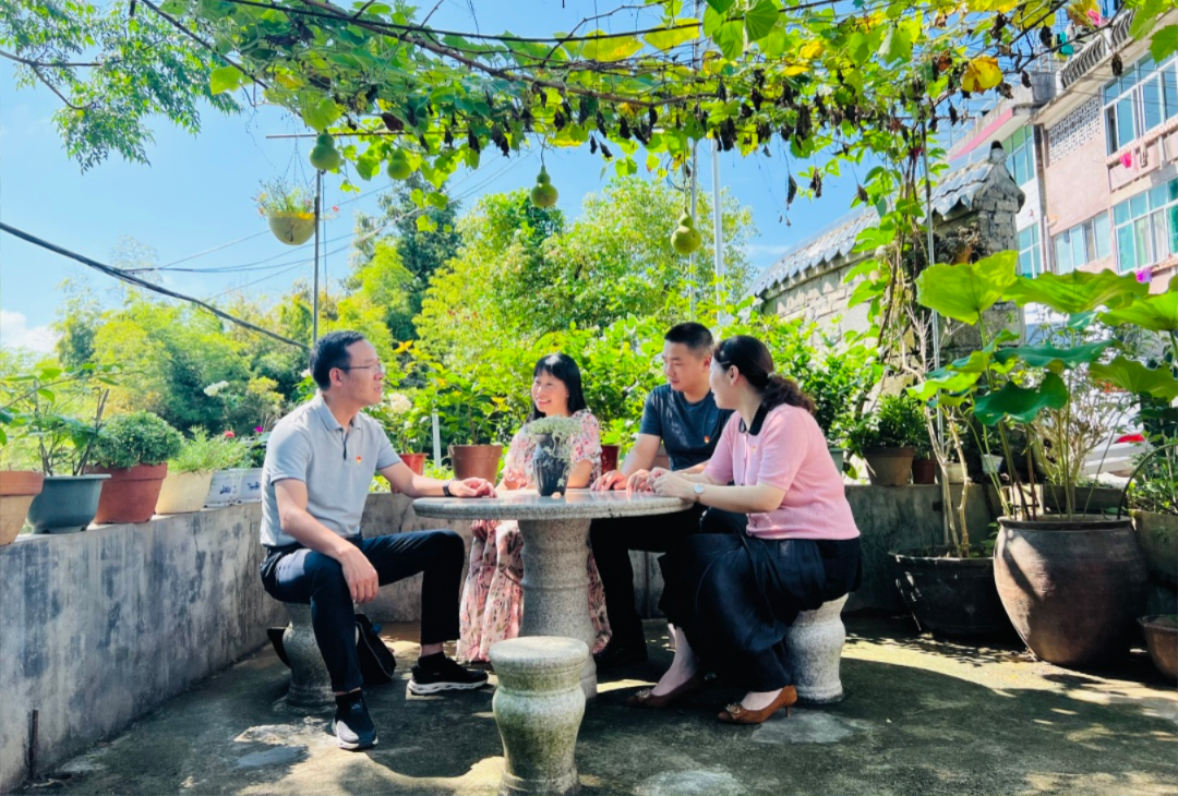 榜样丨红土地上的“螺丝钉”(10月12日发于省微) 榜样丨红土地上的“螺丝钉”(10月12日发于省微)