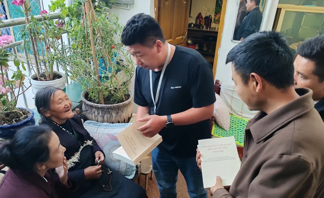 b21deead985e4ea1881e1bb89674430f.jpg b21deead985e4ea1881e1bb89674430f.jpg