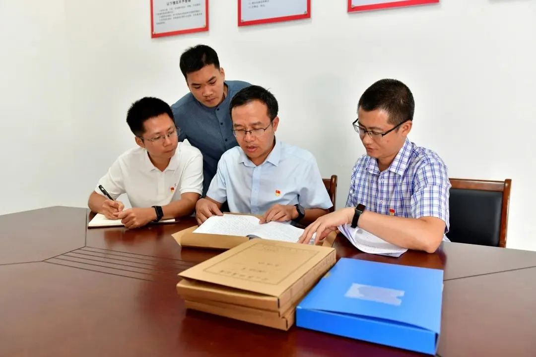 榜样丨红土地上的“螺丝钉”(10月12日发于省微) 榜样丨红土地上的“螺丝钉”(10月12日发于省微)