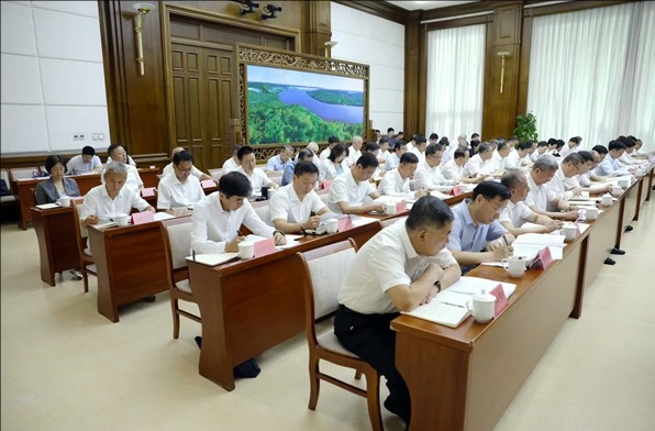 许勤主持召开黑龙江省委理论学习中心组第二十八次集体学习1