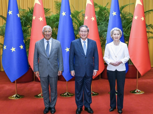 李强同欧洲理事会主席科斯塔、欧盟委员会主席冯德莱恩共同主持第二十五次中国-欧盟领导人会晤 李强同欧洲理事会主席科斯塔、欧盟委员会主席冯德莱恩共同主持第二十五次中国-欧盟领导人会晤