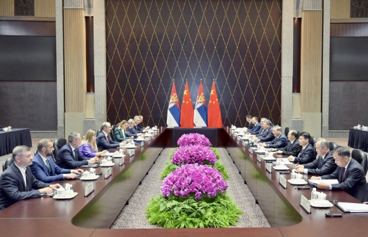 李强会见塞尔维亚总理马楚特 李强会见塞尔维亚总理马楚特